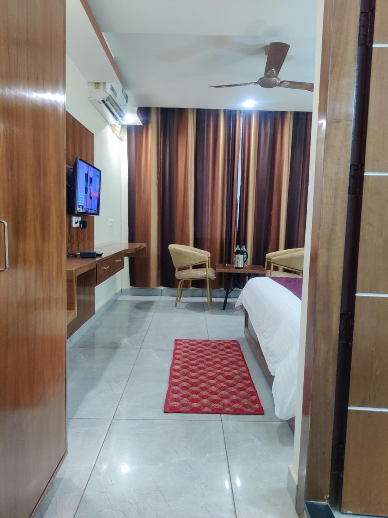 Hotel Hv Nāhan 외부 사진